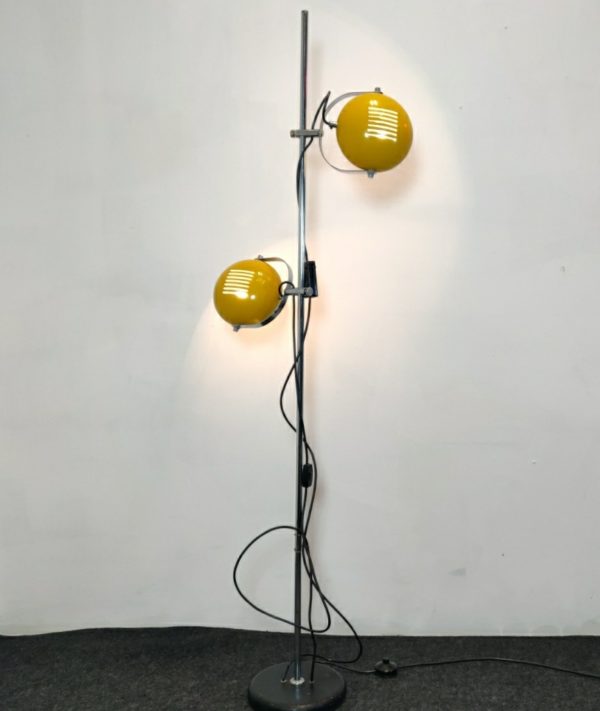 Large floorlamp two yellow spots